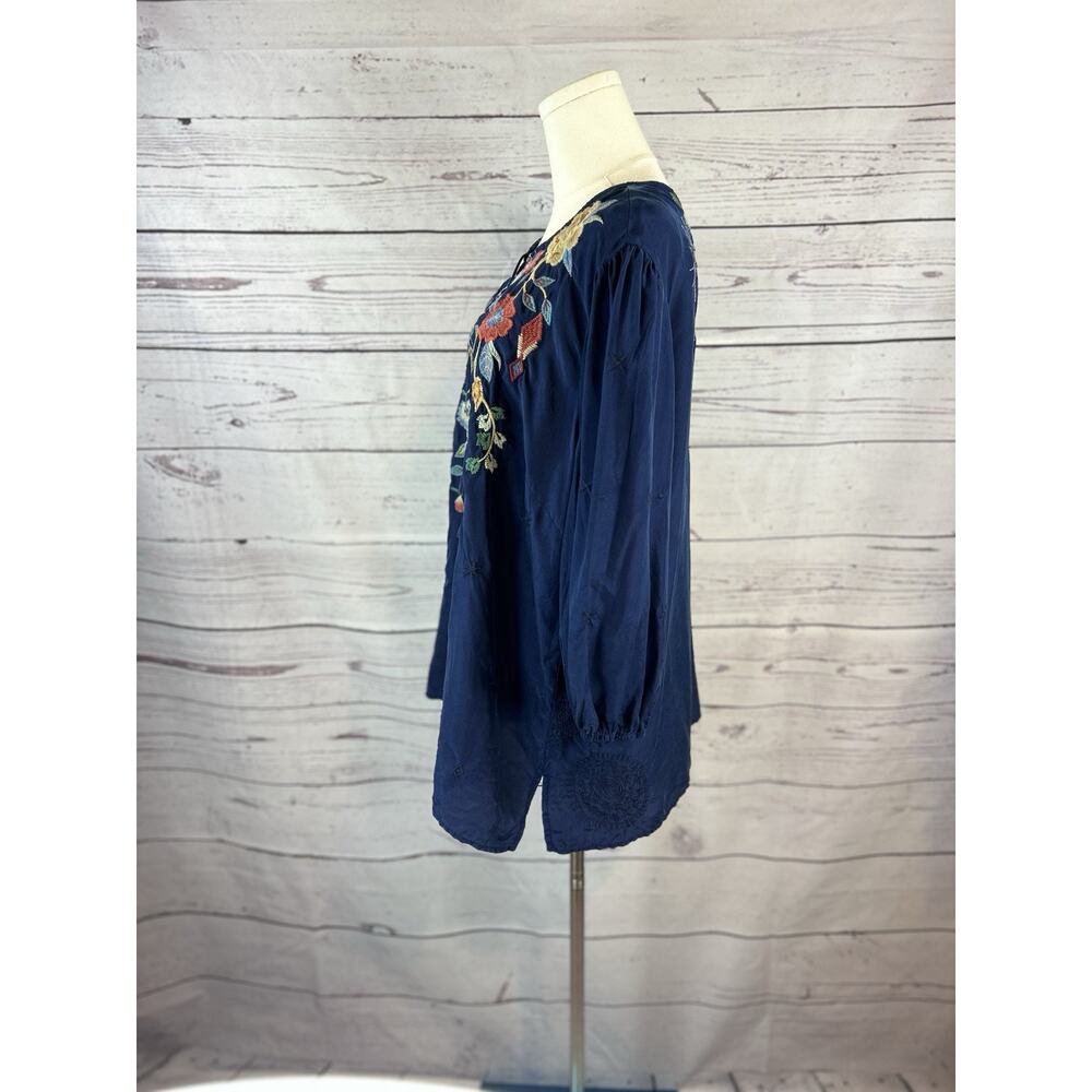 Johnny Was Workshop Women’s Navy Floral Embroidered Silk Tunic Blouse Size XL - Picture 3 of 8